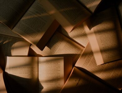 Deep Reading in a Digital World: Stay Focused in an Age of Distraction