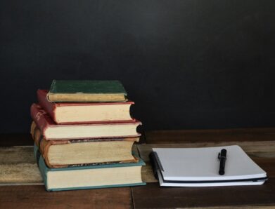 The Visual Language of Books: How Covers Communicate Complexity